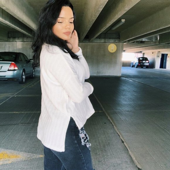 LoveLA Eva White Long Sleeve Sweater NWT Multiple Sizes - Picture 8 of 9